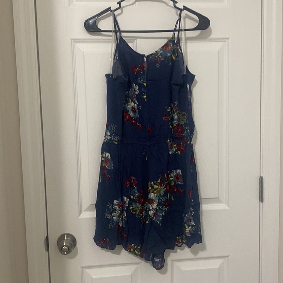 Navy Floral Print Romper - Picture 10 of 11